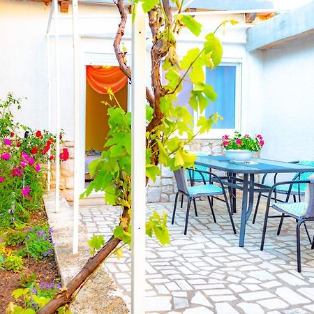 Vacation Home Grill & Chill With 350M2 Garden With Bbq Novi Vinodolski Exterior foto