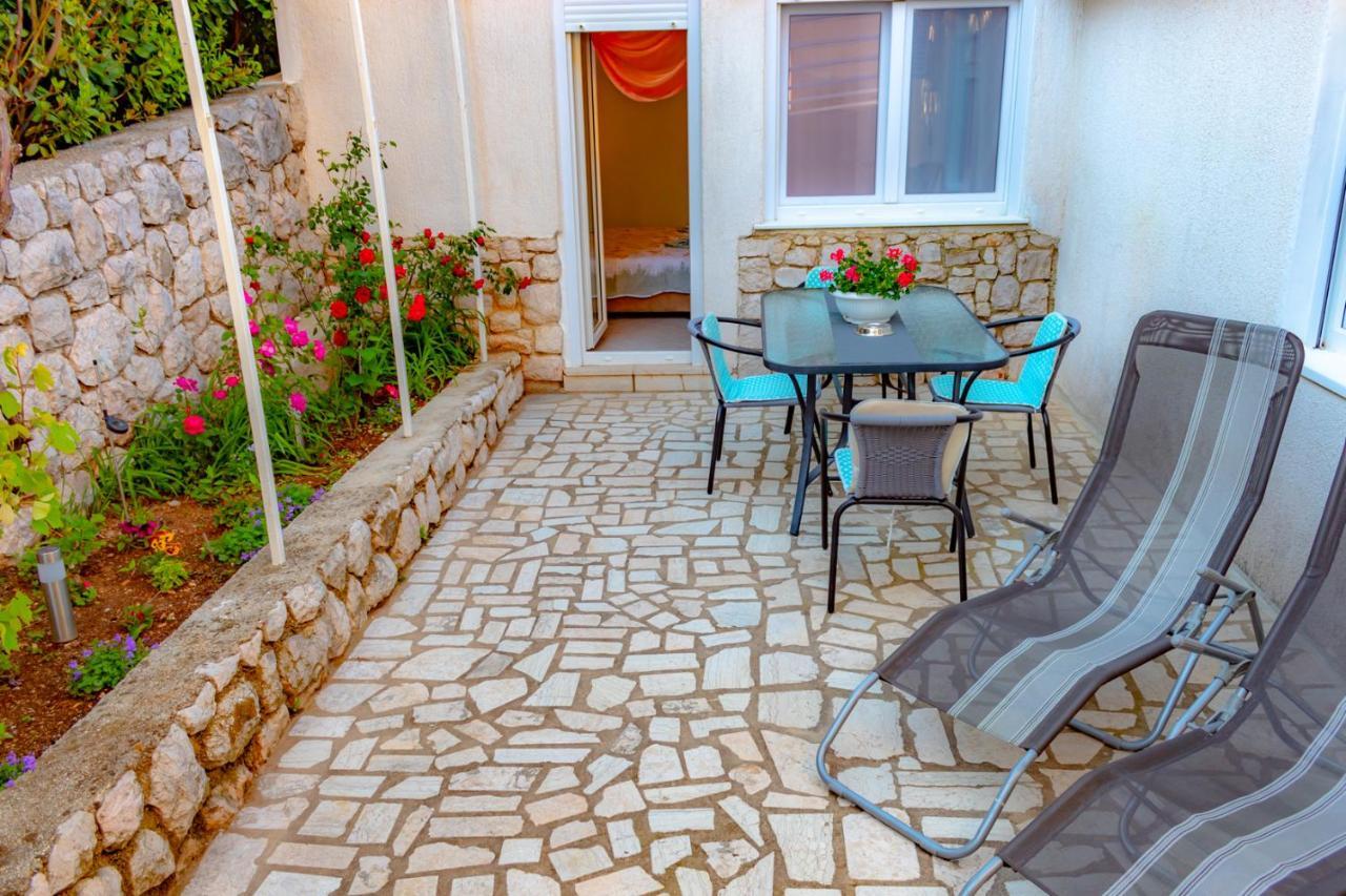 Vacation Home Grill & Chill With 350M2 Garden With Bbq Novi Vinodolski Exterior foto
