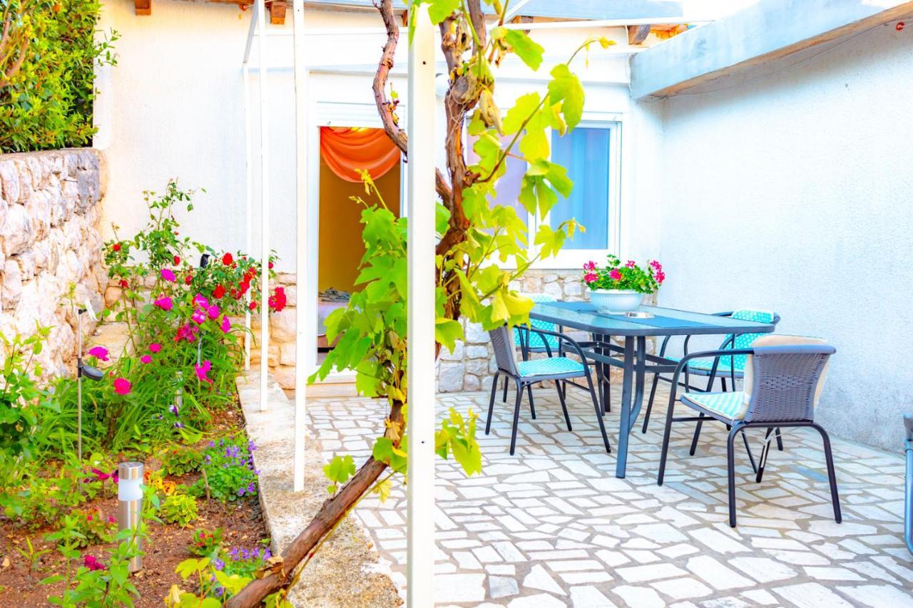 Vacation Home Grill & Chill With 350M2 Garden With Bbq Novi Vinodolski Exterior foto